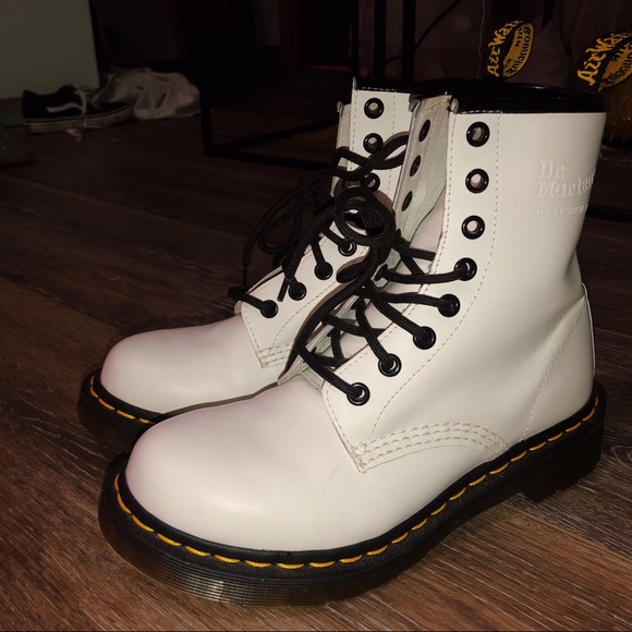white 8 eye smooth dr martens - Picture 2 of 4